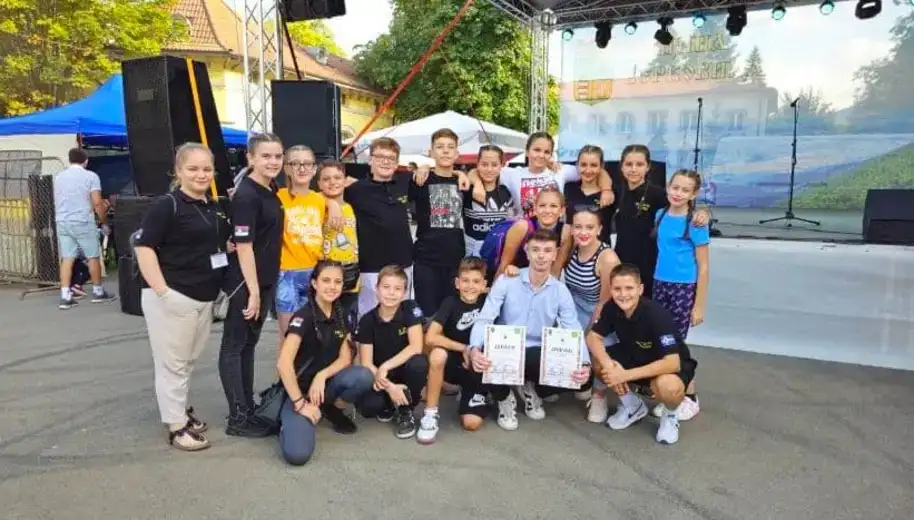 Zapaženi rezultati Dečijeg gradskog folklornog ansambla ZO-RA i KUD Nikola Pašić u Bugarskoj