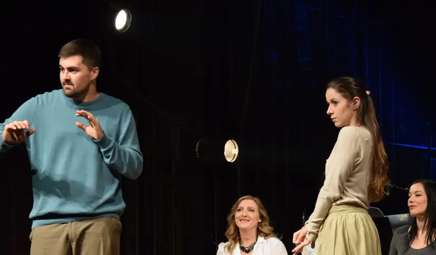 U čast nagrađenih, na 32. Festivalu “Dani Zorana Radmilovića” odigrana predstava zaječarskog pozorišta “Čehovljeva soba, sezona prva”