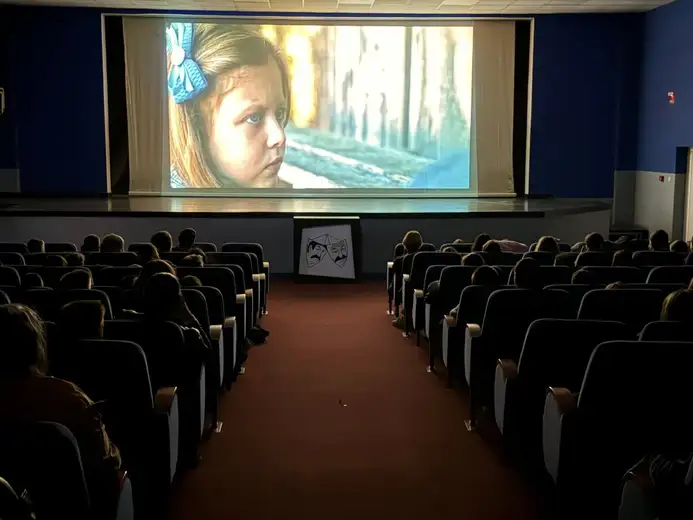 U Centru za kulturu u Kotlujevcu prikazane dve humanitarne projekcije bajke za decu ,,Dobra vila, ukradena čarolija”