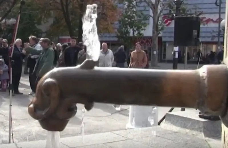 Potpisivanje sporazuma o revitalizaciji arteske česme na centralnom gradskom trgu u Zaječaru u subotu, 7. septembra