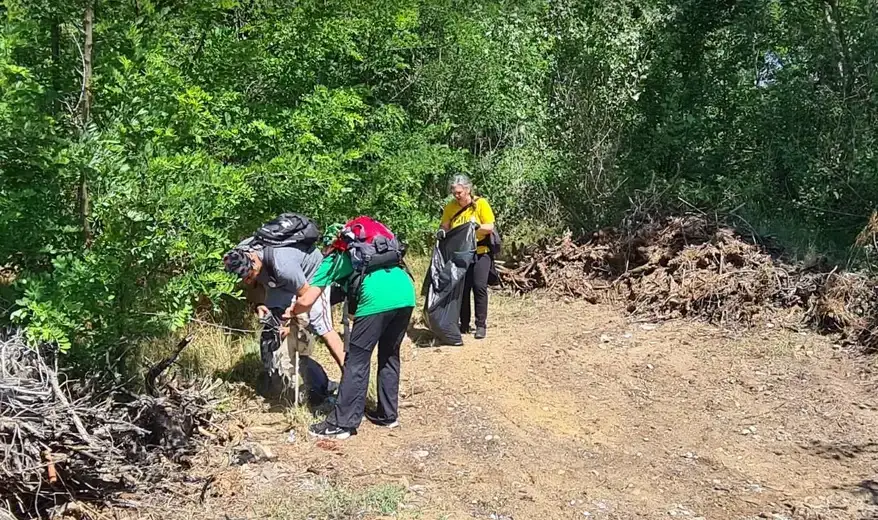 Članovi udruženja “Divljina” iz Kladova očistili smeće sa Kladovskog peščara i postavili info table
