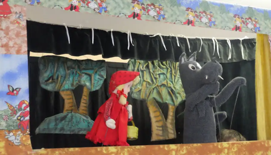 U osnovnoj školi „Jovan Jovanović Zmaj“ u Salašu izvedena predstava „Crvenkapa“