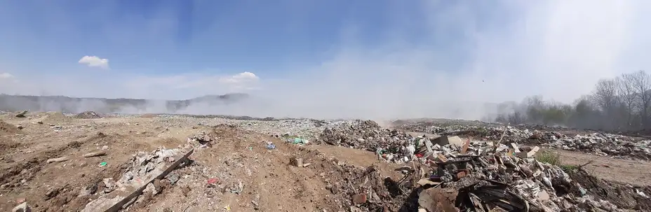 Dim sa deponije uznemirio meštane: Ovo nije normalno - ne možemo iz soba da izađemo!