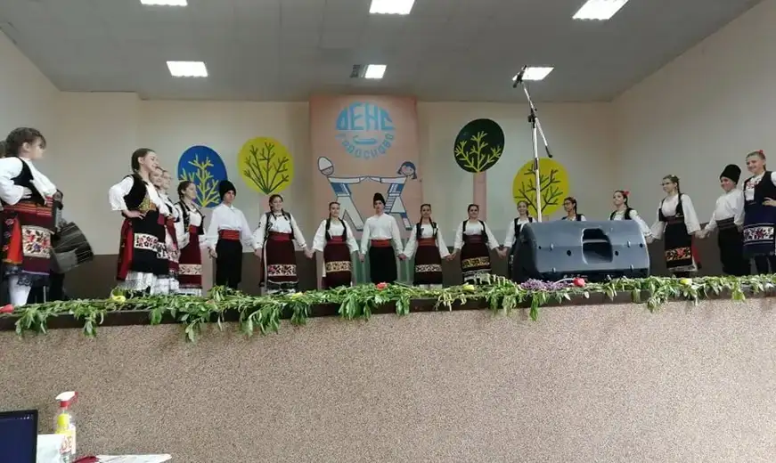 Dečje folklorne grupe iz Velikog Izvora, Halova i Dubočana učestvovaće sutra na 36. Smotri narodnog stvaralaštva dece Srbije