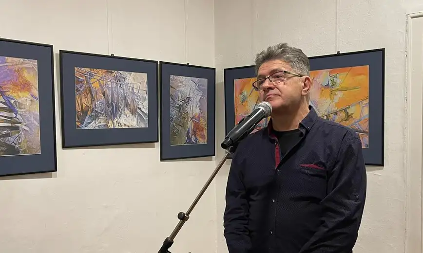 U Pozorišnom muzeju u Zaječaru sinoć otvorena petnaesta samostalna izložba fotografija Đorđa Ilića pod nazivom „U potrazi... sjaj u svemu”