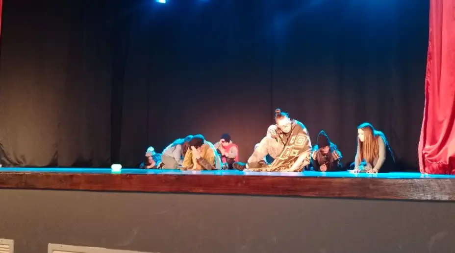 U okviru Nedelje sećanja i zajedništva, glumci "Dečijeg centra" odigrali predstavu "Čovek bez detinjstva" u Kulturno obrazovnom centru u Boljevcu