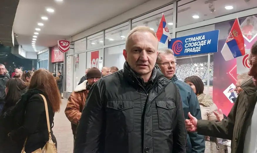 Đilas: Policajce na protestu prebila Žandarmerija, huligani Đorđa Prelića gađali kamenicama