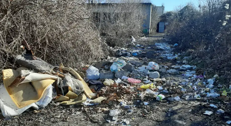 Smetlište i kod "Popove plaže"