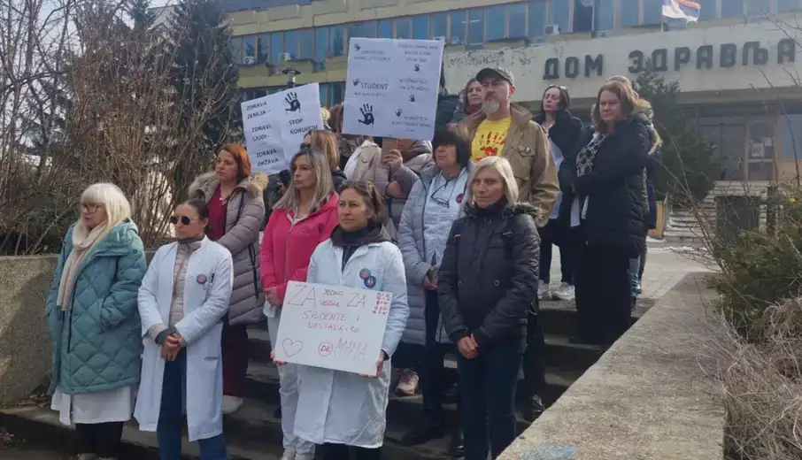 Zaječarci zastali na 15 minuta: Skup održan u srednjoškolskom centru i ispred Doma zdravlja