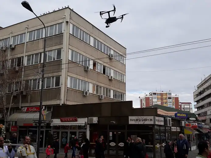 Dron: (Bez)opasna igračka i(li) nasušna potreba?