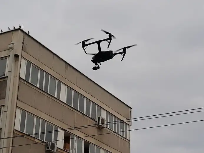 Dronovi ulaze u privatna dvorišta i snimaju: Ko snima Zaječarce u blokadi i novinare u Zaječaru