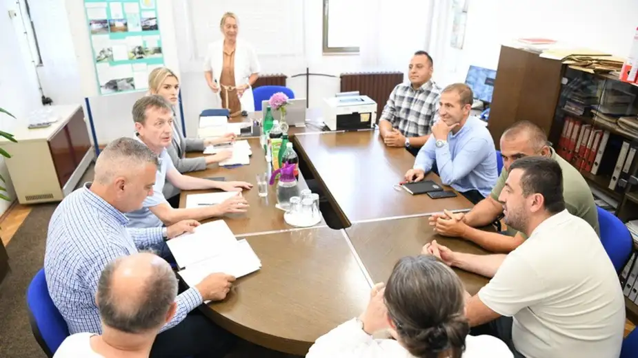 Glišić u Zajеčaru: Dogovorеni narеdni koraci za rеkonstrukciju Fabrikе vodе i obnovu vodovodnе mrеžе