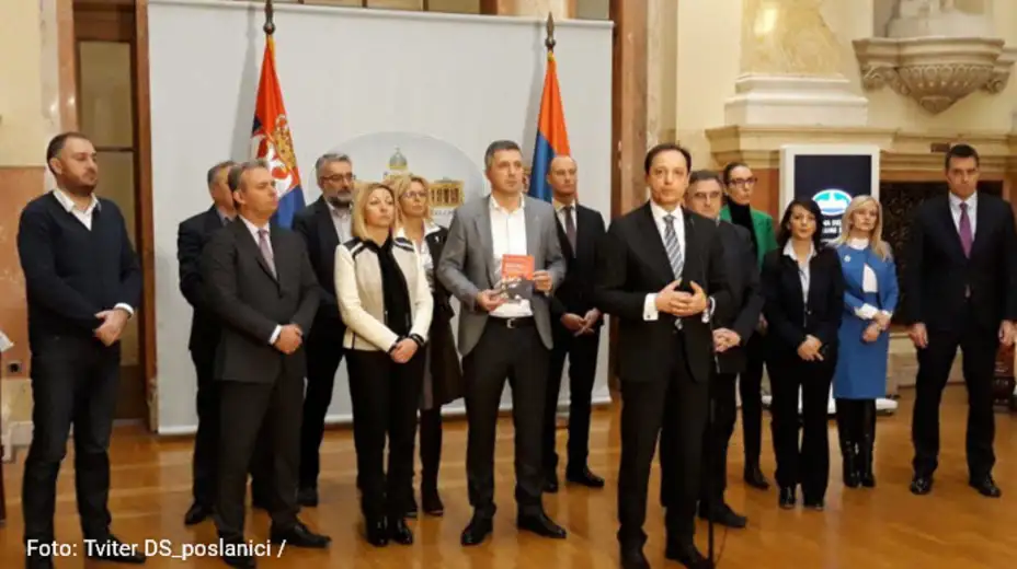 Zbog "blokade rada" u skupštini, opozicija u "paralelnom" parlamentu