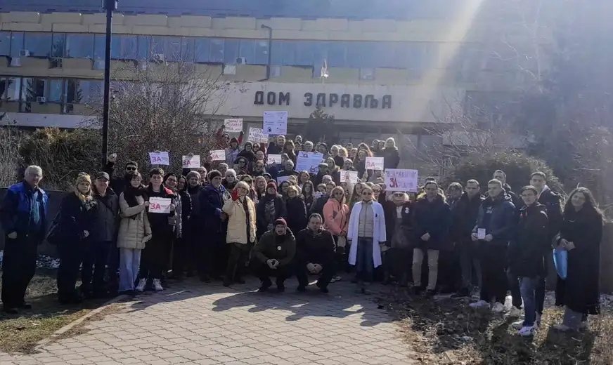 Petnaestominutna akcija odavanja pošte u Zaječaru je danas održana na tri lokacije: Kružni tok, Dom zdravlja i Specijalna bolnica "Gamzigrad"