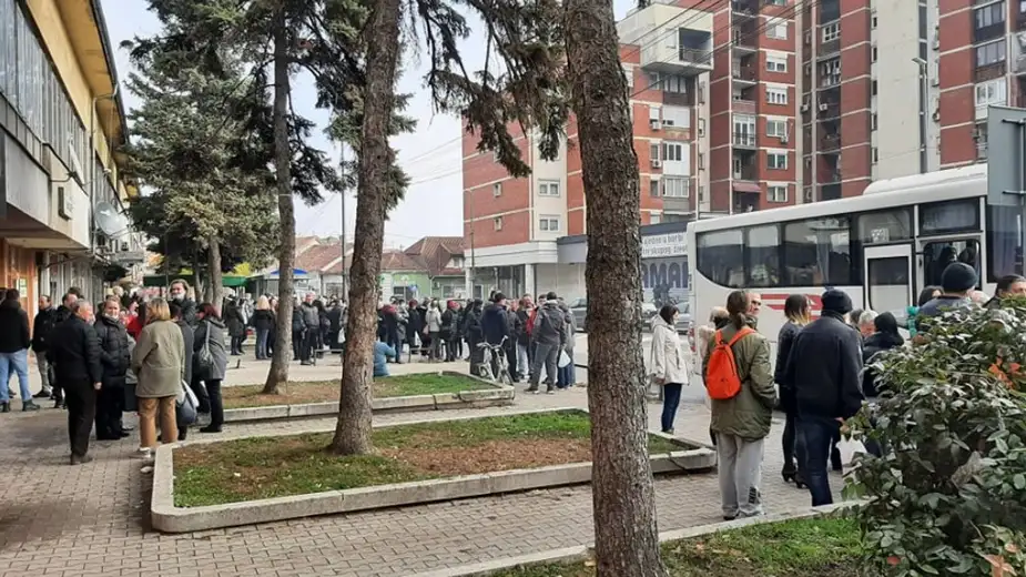 Napredna "ekskurzija" iz Zaječara krenula za Beograd: Bez maski u autobusu