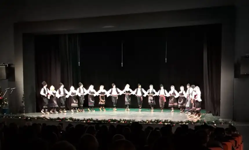 Članovi Gradskog folklornog ansambla „ZO-RAˮnastupili na 5. Međunarodnom Novogodišnjem festivalu folklora u Beogradu