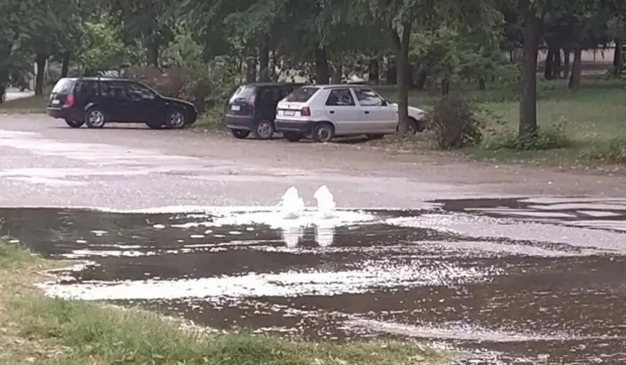 Nova fontana na Kraljevici: Pukla vodovodna cev