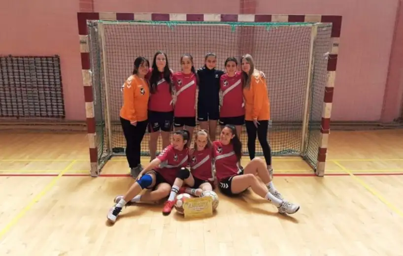 Ženska futsal ekipa OŠ "Đura Jakšić" osvojila 5. mesto na Državnom takmičenju
