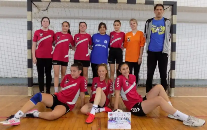 Ženska futsal ekipa OŠ "Đura Jakšić" osvojila prvo mesto na Međuokružnom takmičenju