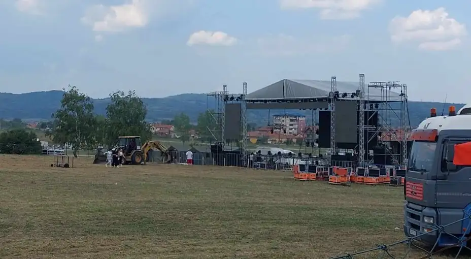 Pred početak Gitarijade asfaltiranje i košenje trave: Ovako izgleda početak 56. Gitarijade