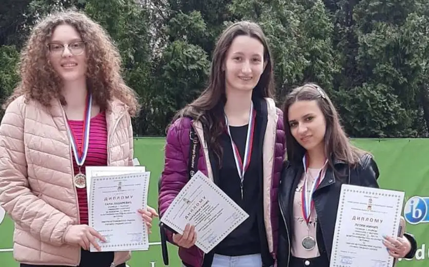 Sjajni rezultati učenika Gimnazije na Republičkoj smotri istraživačkih radova