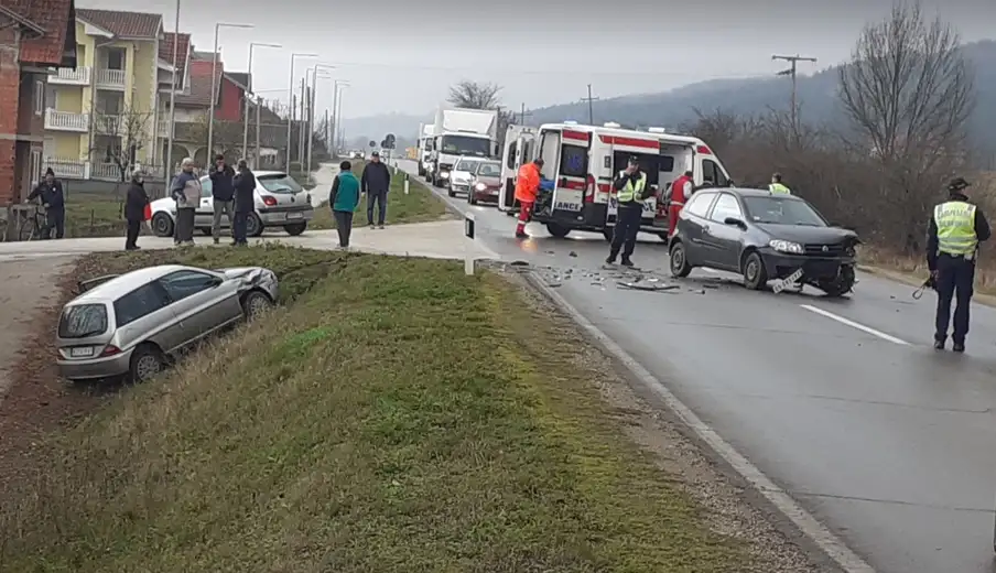 Sabraćajna nezgoda kod Grljana: Jedna osoba povređena