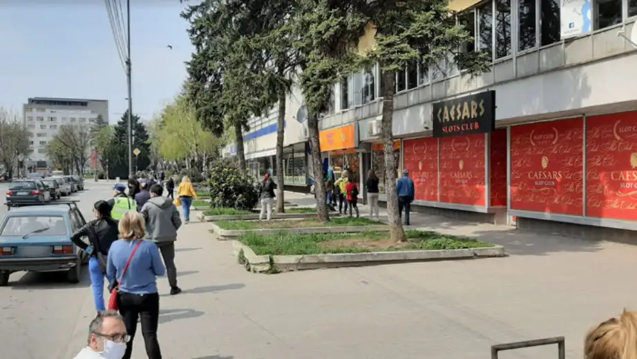 Dozvoljeno okupljanje do 100 ljudi na javnom mestu