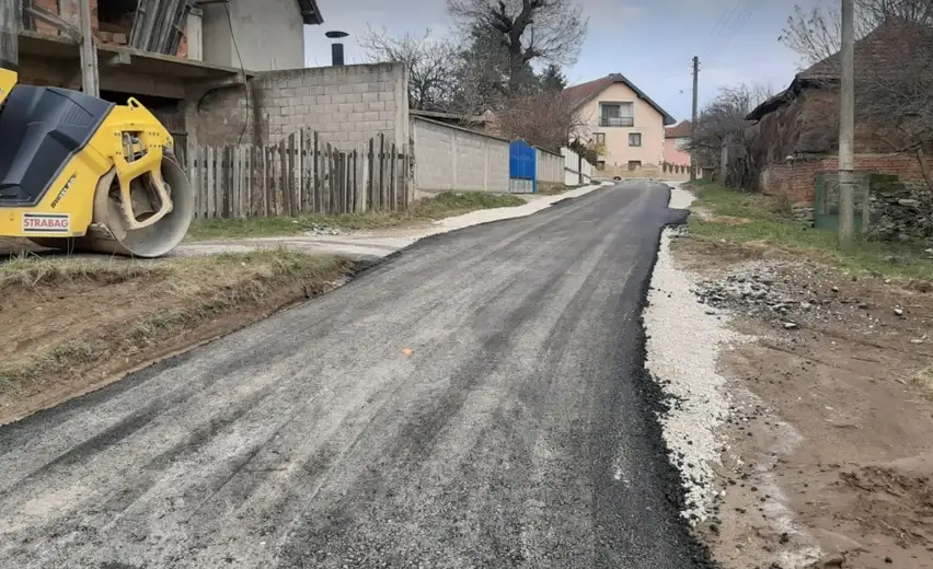 Asfaltiranje u Halovu: Odrađеno 500 mеtara ulicе, vrednost radova 2.900.000 dinara
