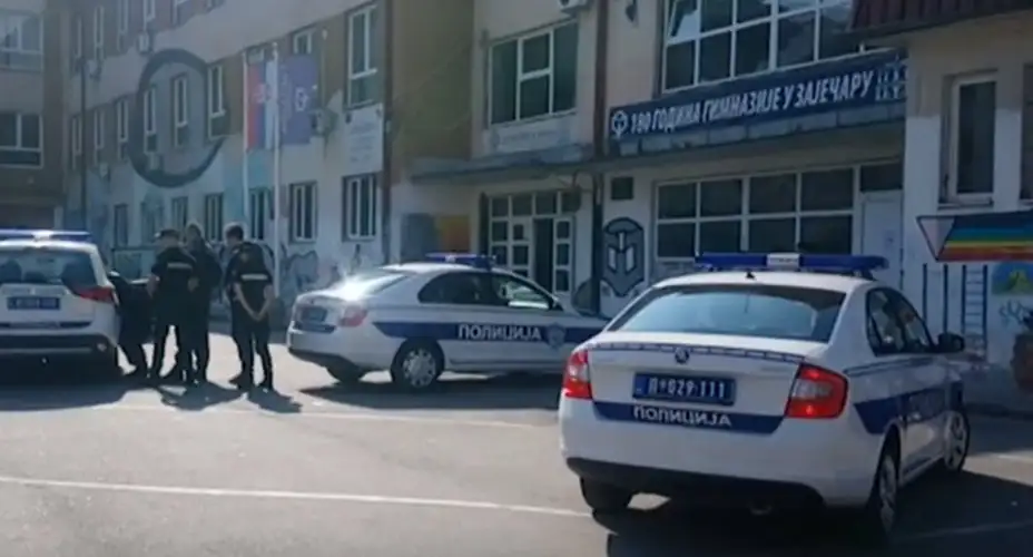 Zaječarska policija izvela sumnjivog muškarca iz Gimnazije