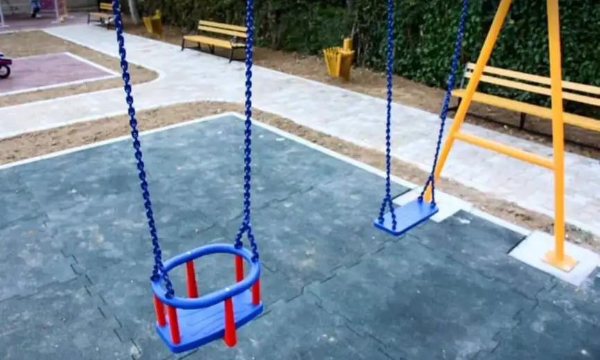 Konačno bezbedno igralište za decu sa Izvorskog puta