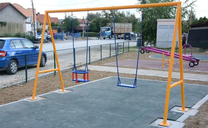 Naselje "Izvorski put" dobilo savremeni dečiji park