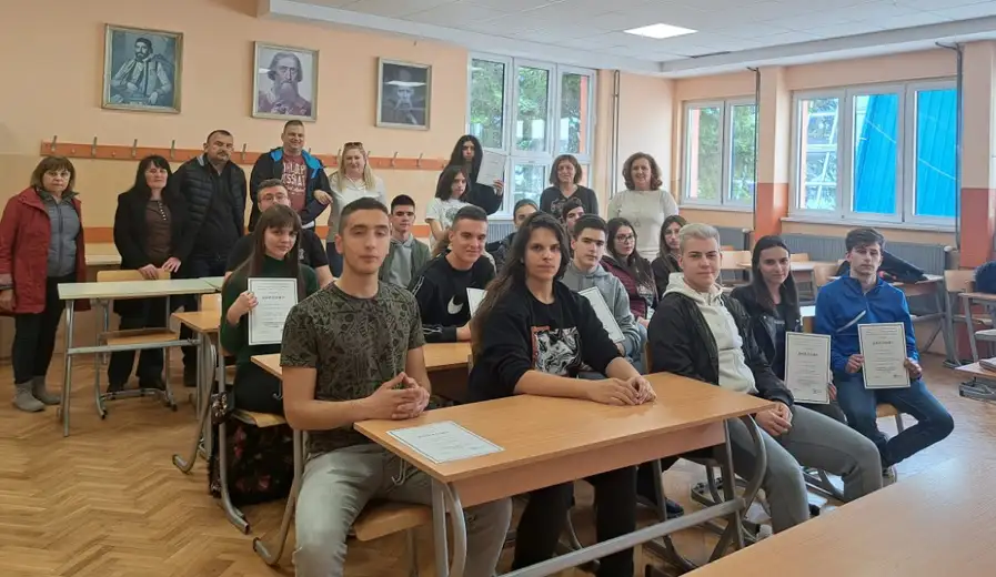 Gimnazijalci odlični na takmičenju iz istorije