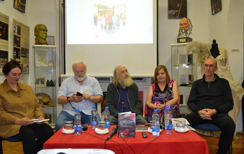 U galeriji Pozorišnog muzeja predstavljen prvi ,,Jasnin sabornik poezije ljubavi"