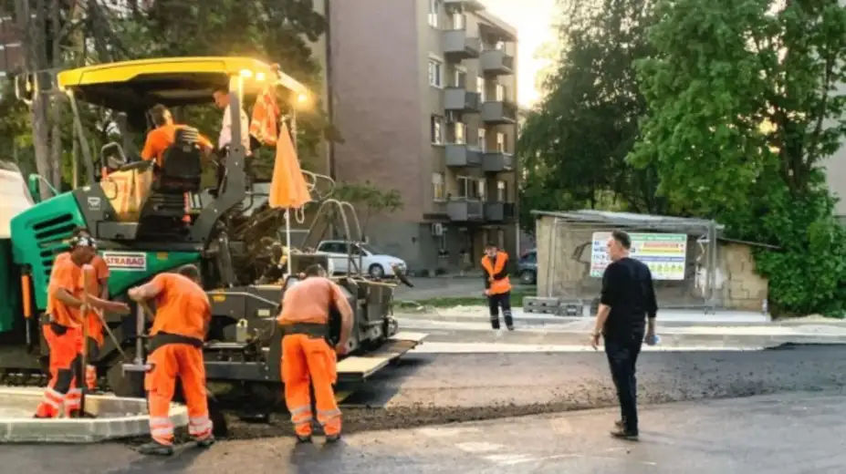 Gradonačelnik Boško Ničić obišao završne radove na prvoj polovini ulice Ivana Milutinovića: Rok za završetak "probijen"