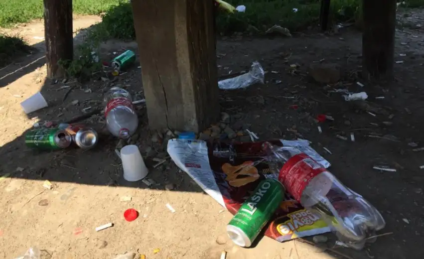 Vanjin Jaz zatrpan smećem