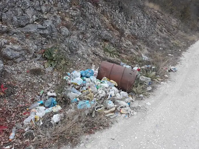 Bruka i sramota: Smeće "cveta" oko Grliškog jezera