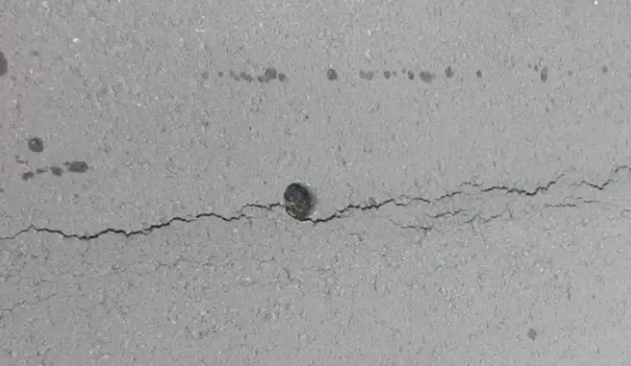 Na rekonstruisanom putu Brusnik - Tamnič još veće pukotine: Nove pukotine kod železničke stanice Brusnik