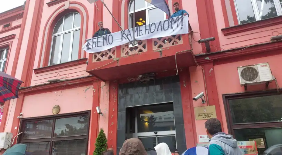 Kafa se pije dok je vruća