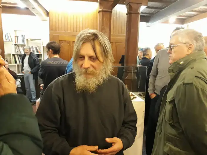 U galeriji Radul - begovog konaka otvorena je izložba: "Kamen, papir, drvo"