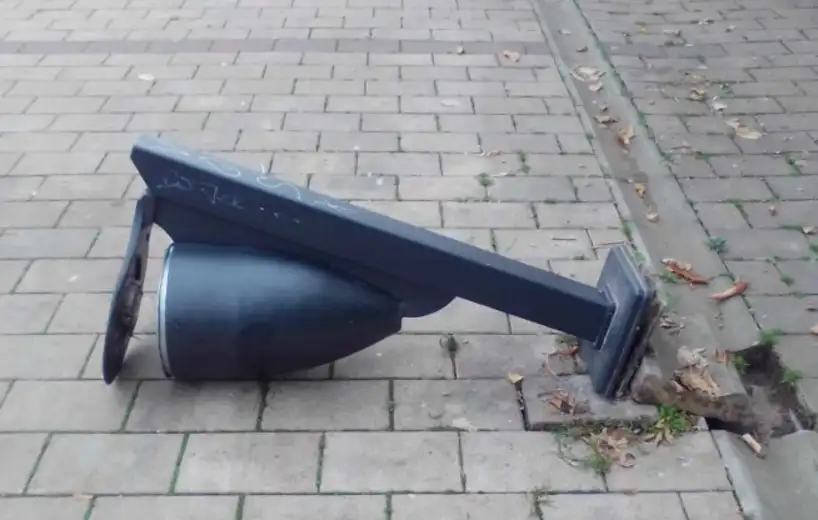 Vandali u Zaječaru na dve lokacije uništili kante za smeće