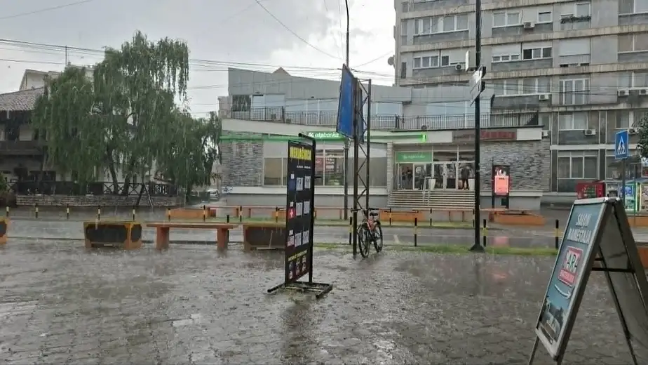 Oblačno i nestabilno, mestimično s kišom, pljuskovima i grmljavinom