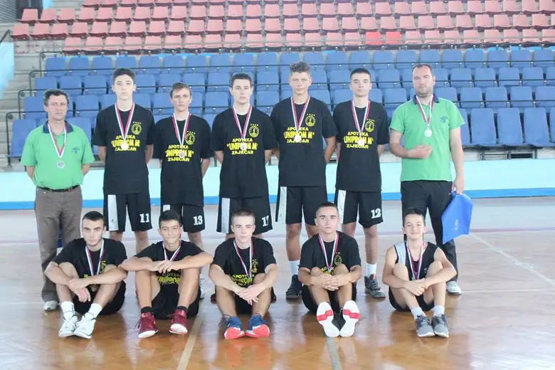 Kadetima košarkaškog kluba "Bin" danas će biti dodeljen pehar!