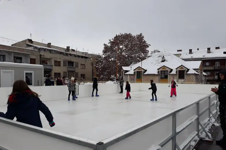 ŽIVOT NA GRANICI - PLASTIČNI GRADONAČELNIK
