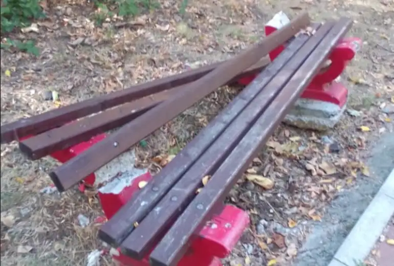 Na meti vandala klupe u park-šumi "Kraljevica"