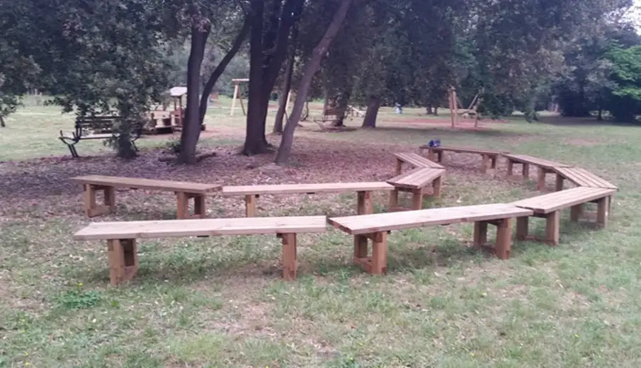 Neformalna grupa Outhide festival postavlja klupice za sve ljubitelje Kraljevice