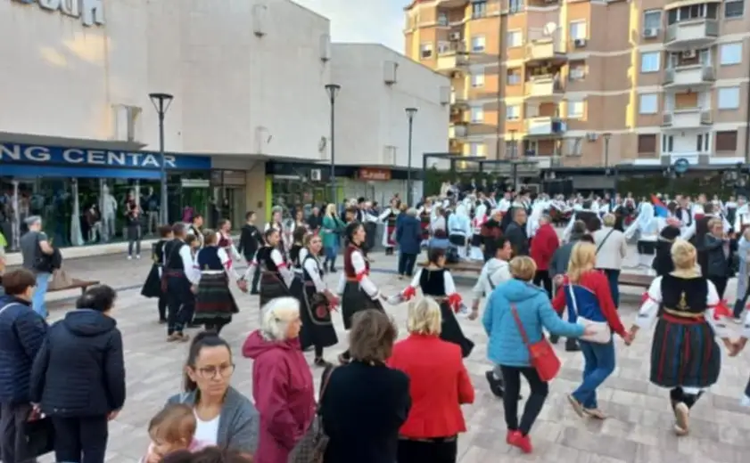 Gradski folklorni ansambl ,,ZO-RA“ učestvovao na 5. Susretima folklornih ansambala veterana „Resava peva i igra“ u Svilajncu