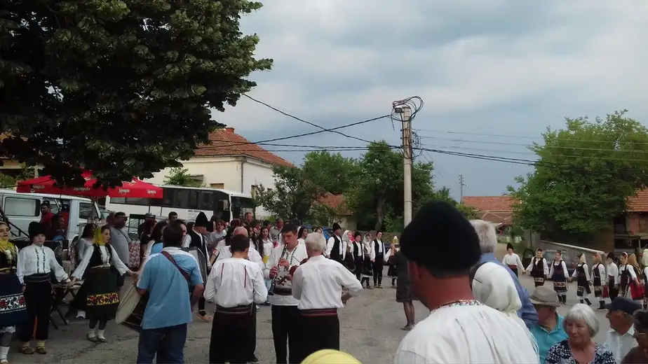 Halovo u pesmi i igri