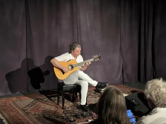 Solistički koncert gitariste Milana Mitića održan je sinoć na letnjoj sceni