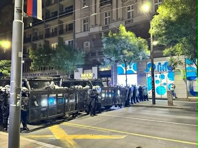 Prelević: Policija znala odakle su ubačeni ljudi, maskirana grupa izašla iz Resavske i nema nikakve veze sa protestom
