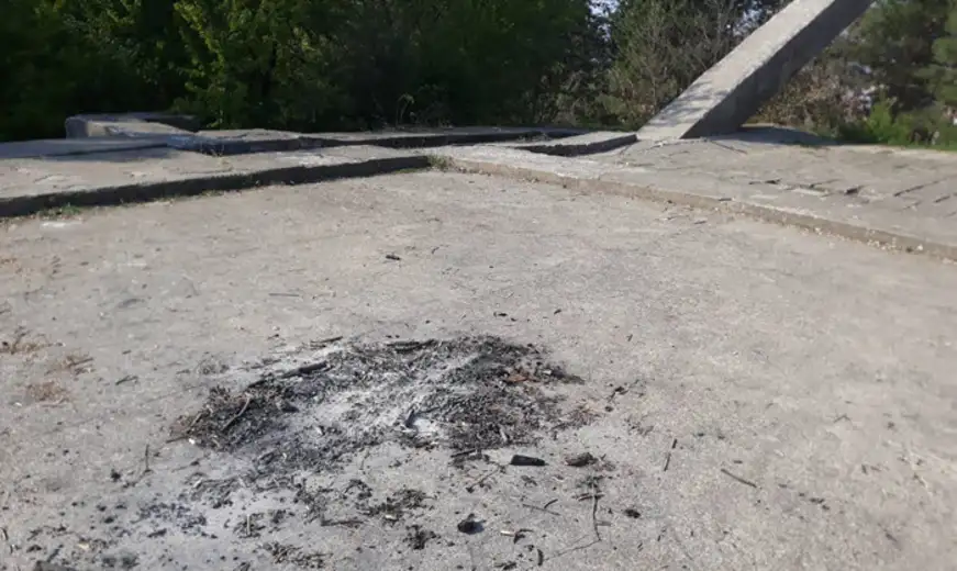 Nepoštovanje prema precima i prirodi: "Vešala" zatrpana smećem